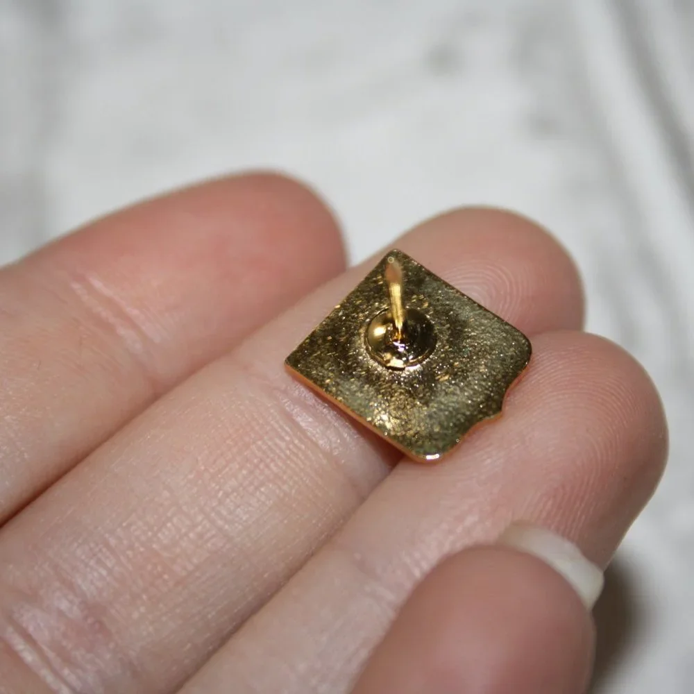 💎🔴 Vintage Gleaner Life Insurance Lapel Pin · 0.5